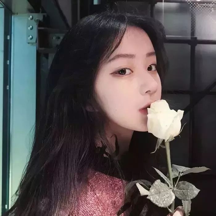 探索未來科技，定義自我風格，最新霸氣女生網名指南