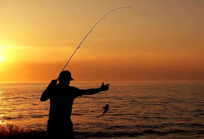 最新釣魚(yú)人潮汐表揭秘，掌握潮汐攻略，釣魚(yú)無(wú)往不利！