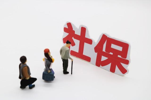 上海養(yǎng)老金調(diào)整最新動態(tài)，探尋養(yǎng)老樂章與特色小店的發(fā)展之路