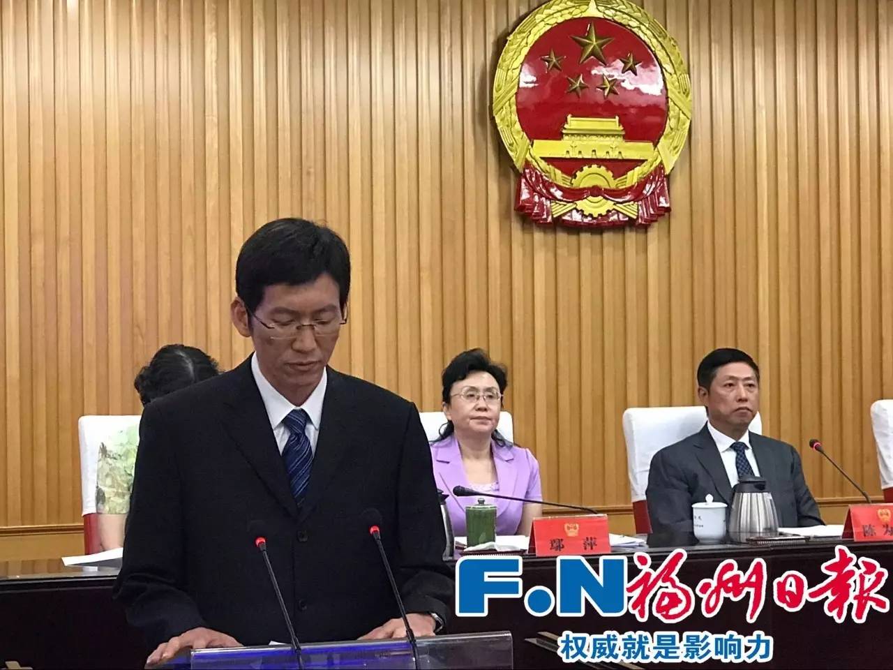 德慶新領(lǐng)導(dǎo)團(tuán)隊(duì)引領(lǐng)科技革新，駕馭智能新時(shí)代