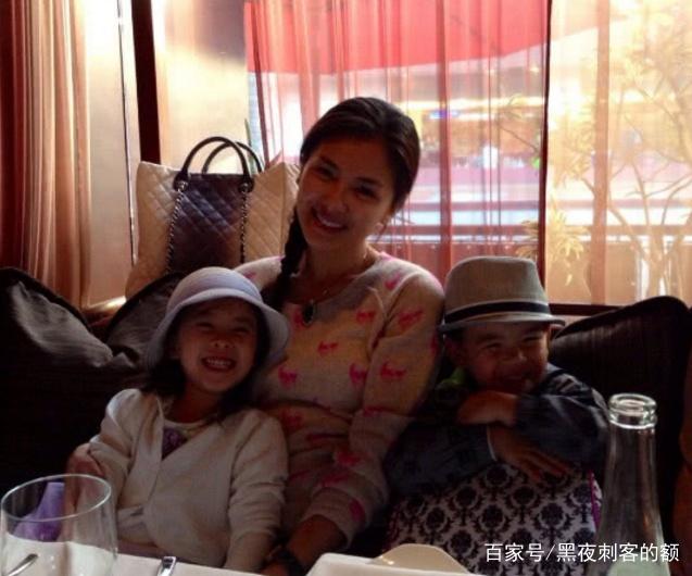 劉濤女兒最新照片曝光，小巷深處的特色小店探秘揭秘