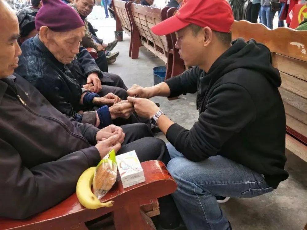 黑小虎直播，星光璀璨的時代印記，展現(xiàn)無限魅力