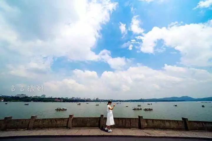 小小晨直播，現(xiàn)象觀察、觀點分享與個人立場探討
