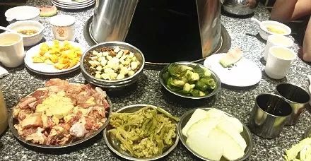 金鵬直播間，小巷里的美食秘境