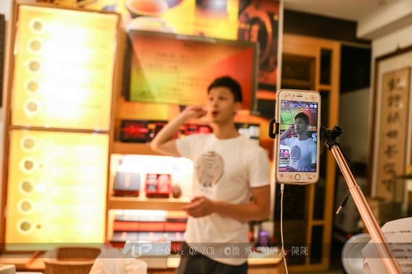 局座首次直播，小巷深處的探店之旅首秀