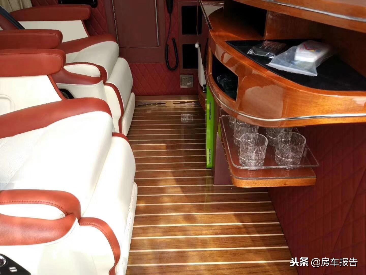 商務(wù)包直播，忙碌中的溫馨日常時光