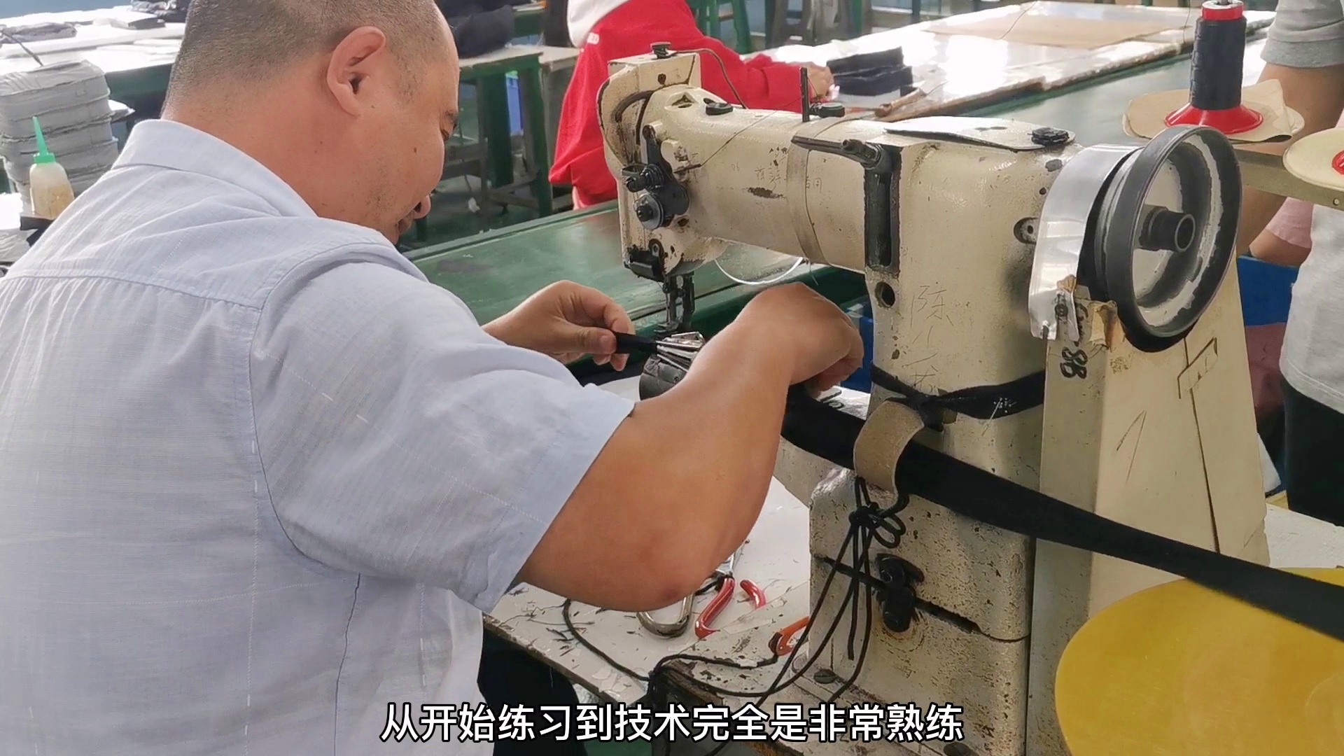 皮具廠開料組長(zhǎng)的一天，揭秘最新工作流程與職責(zé)揭秘
