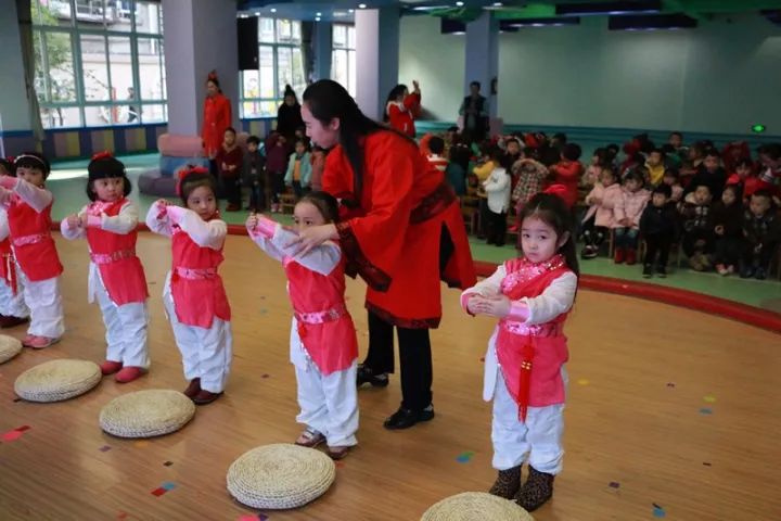 幼兒園國學(xué)舞蹈最新的,幼兒園國學(xué)舞蹈最新的，小巷深處的舞蹈瑰寶