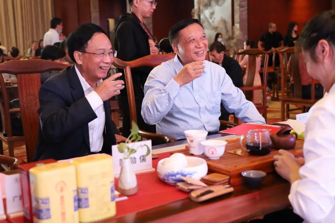 梧州蔣海東的最新自然探索之旅，追尋寧?kù)o，擁抱自然