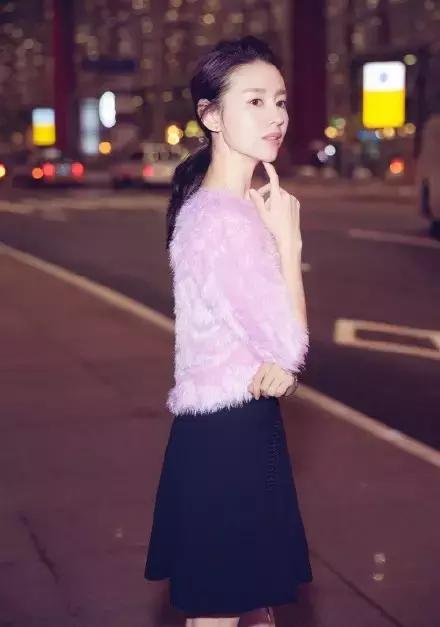 董潔街拍生活照最新,董潔街拍生活照最新，科技與生活完美融合的前沿體驗(yàn)