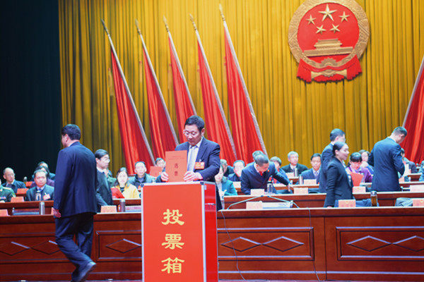 棗陽市新任領(lǐng)導(dǎo)團(tuán)隊(duì)亮相，引領(lǐng)城市發(fā)展的新篇章