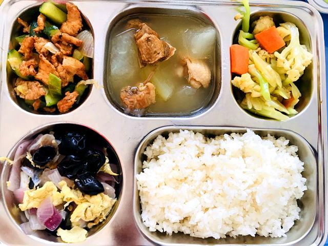 食堂最新菜譜，創(chuàng)新傳統(tǒng)融合的美食盛宴