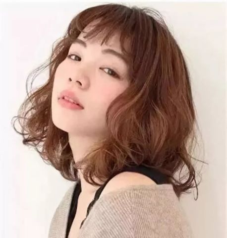時(shí)尚潮流演變與美發(fā)造型革新的獨(dú)特魅力
