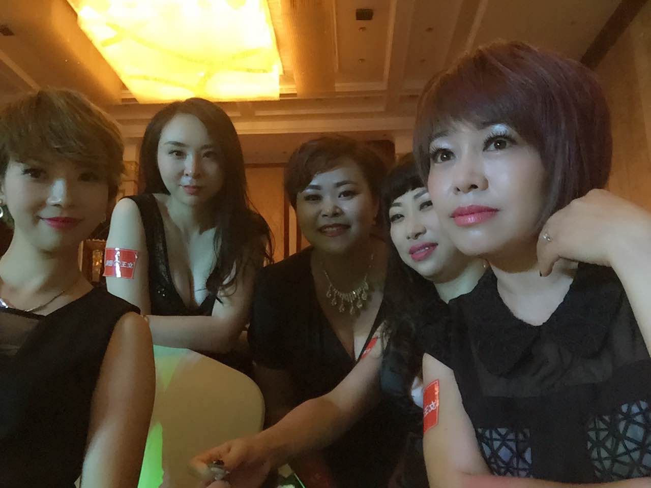 探索隱藏小巷，揭秘特色小店，最新女王隊(duì)的奇妙之旅