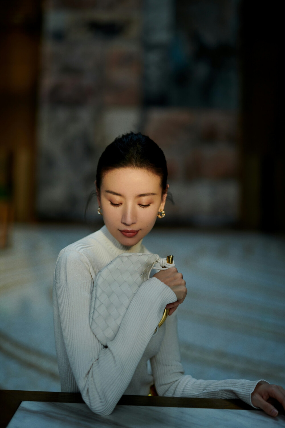 董潔最新照片展現(xiàn)自然美景探索之旅的魅力風采