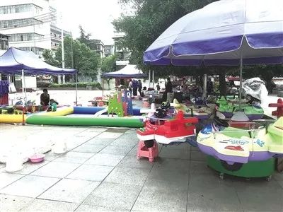 廣場最新兒童玩具亮相，孩子們的天堂，家長的驚喜