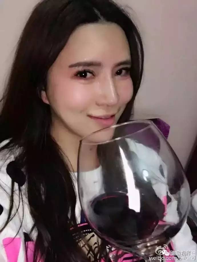 美女被最新,美女遇上科技新星——全新高科技產(chǎn)品驚艷登場！