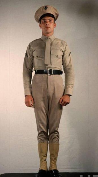 時(shí)代變遷下的軍裝風(fēng)貌，軍官服最新款式展示