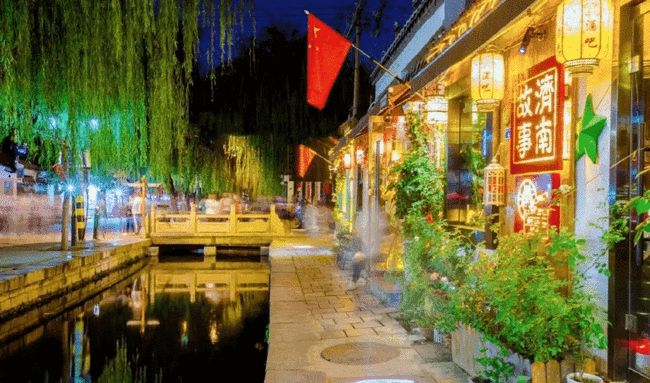 曲水亭街夜景煥新，流光溢彩展現(xiàn)都市魅力