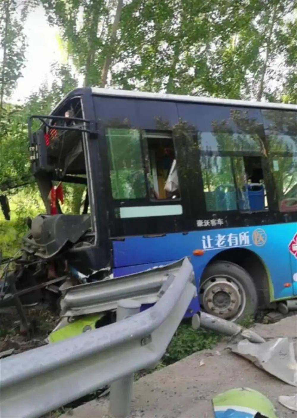 最新公交車事故背后的自然美景之旅，心靈寧?kù)o的追尋