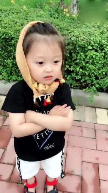 小女孩的學習力量與自信成就的光芒，探索成長之路的新篇章