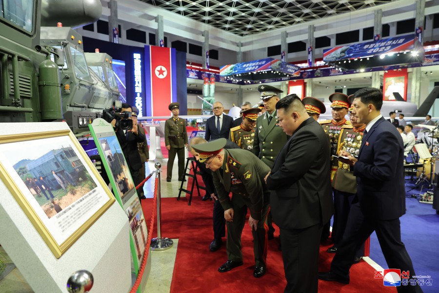 朝鮮最新軍事動(dòng)態(tài)揭秘，小巷深處的軍事風(fēng)情與特色小店傳奇故事