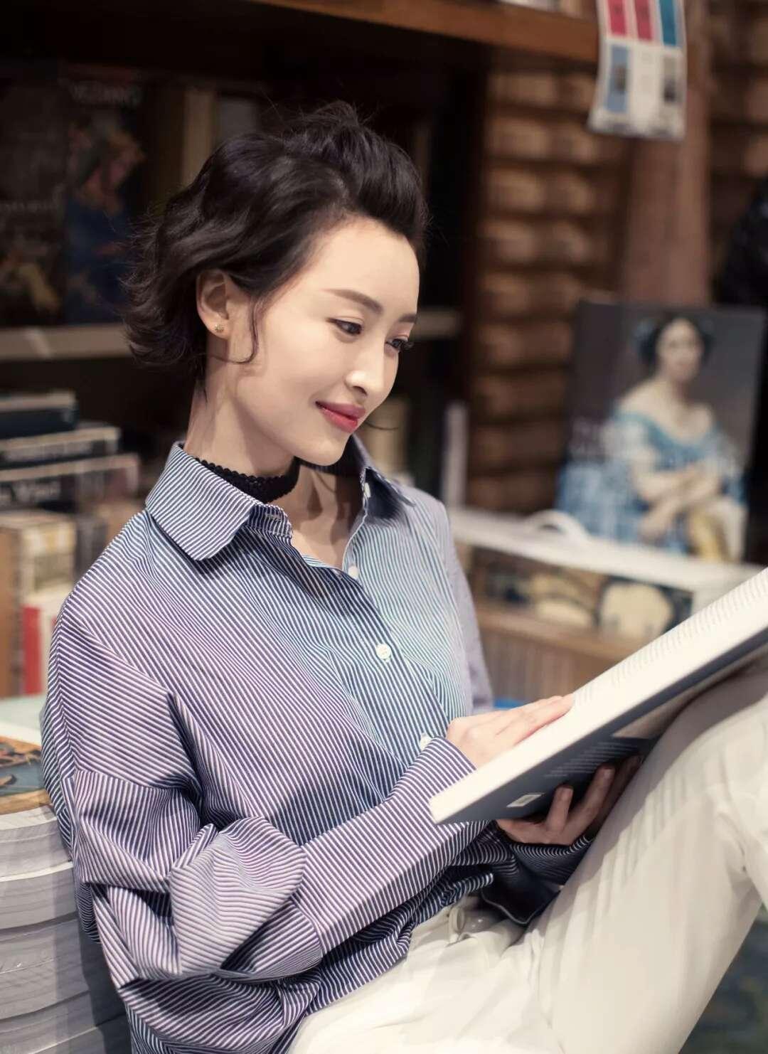 演員楊菲洋探尋小巷隱藏寶藏，獨(dú)特特色小店的故事