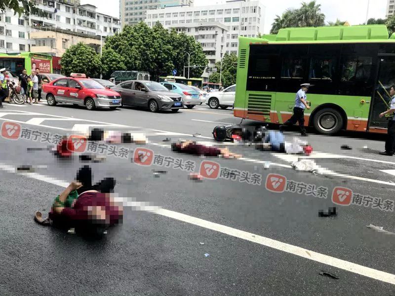 2017龍川車禍?zhǔn)录疃确治?，?zé)任、反思與啟示