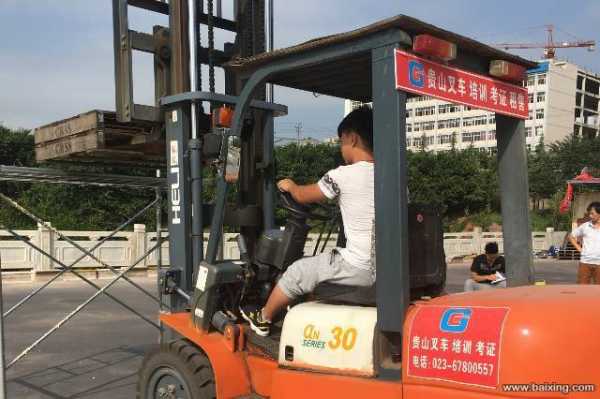 花都叉車司機(jī)招聘信息,花都叉車司機(jī)招聘信息——探尋小巷中的特色小店，啟程你的職業(yè)新篇章！