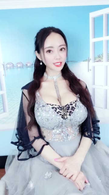 潘春春演繹的小巷隱秘風情