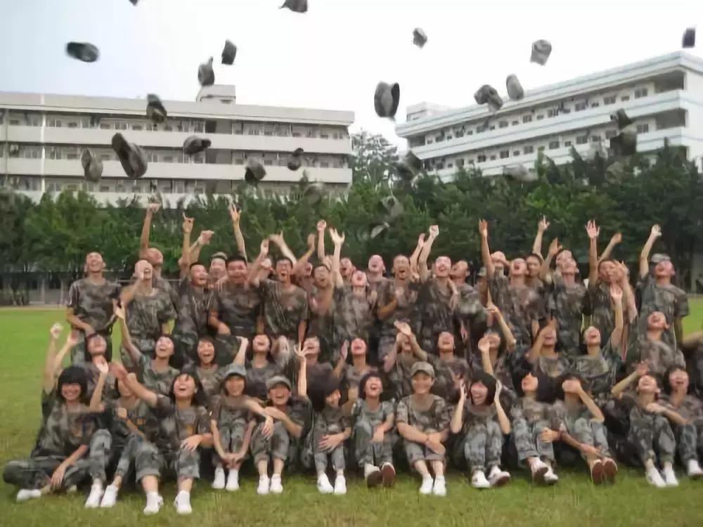 軍訓(xùn)合唱比賽策劃，唱響青春，展現(xiàn)自信與力量的激情較量