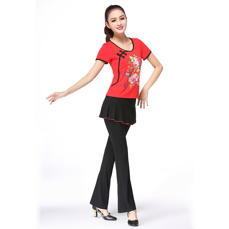 科技與傳統(tǒng)融合的中老年舞蹈服飾，展現(xiàn)生活新風(fēng)采