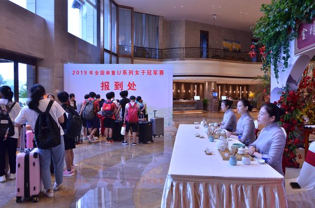 酒店比賽巔峰之戰(zhàn)，展現(xiàn)服務(wù)之光，競(jìng)技風(fēng)采無(wú)限！